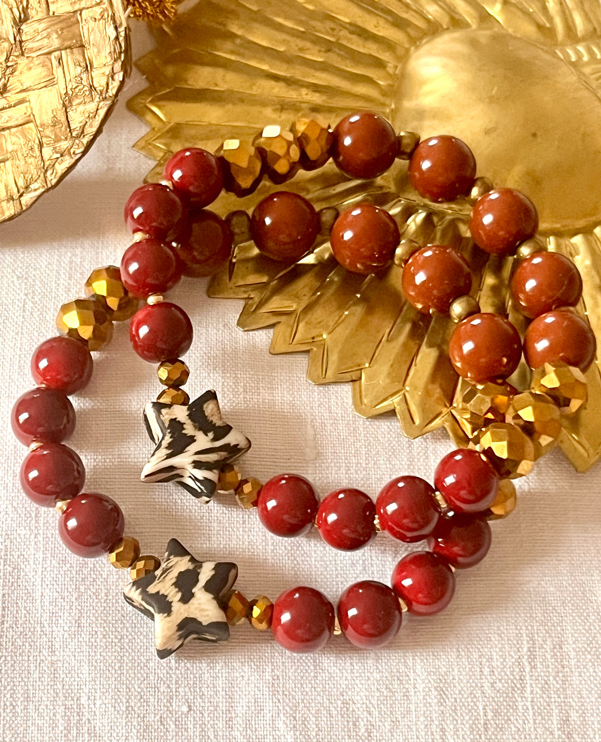Léo - bracelet perles chocolat, bordeaux & étoile fauve Arastuce