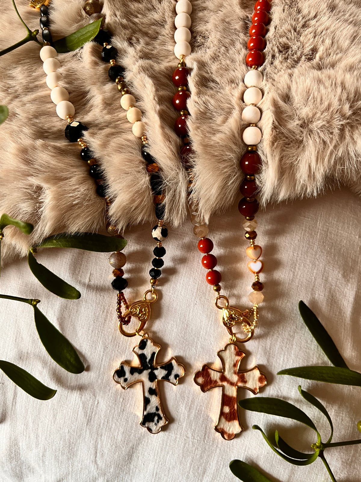 Mystic Noir et Ivoire – Collier mi long Arastuce