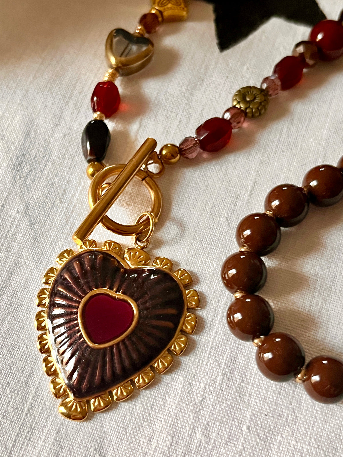 Rubis-ras-de-cou chocolat et coeur grenat Ma boutique