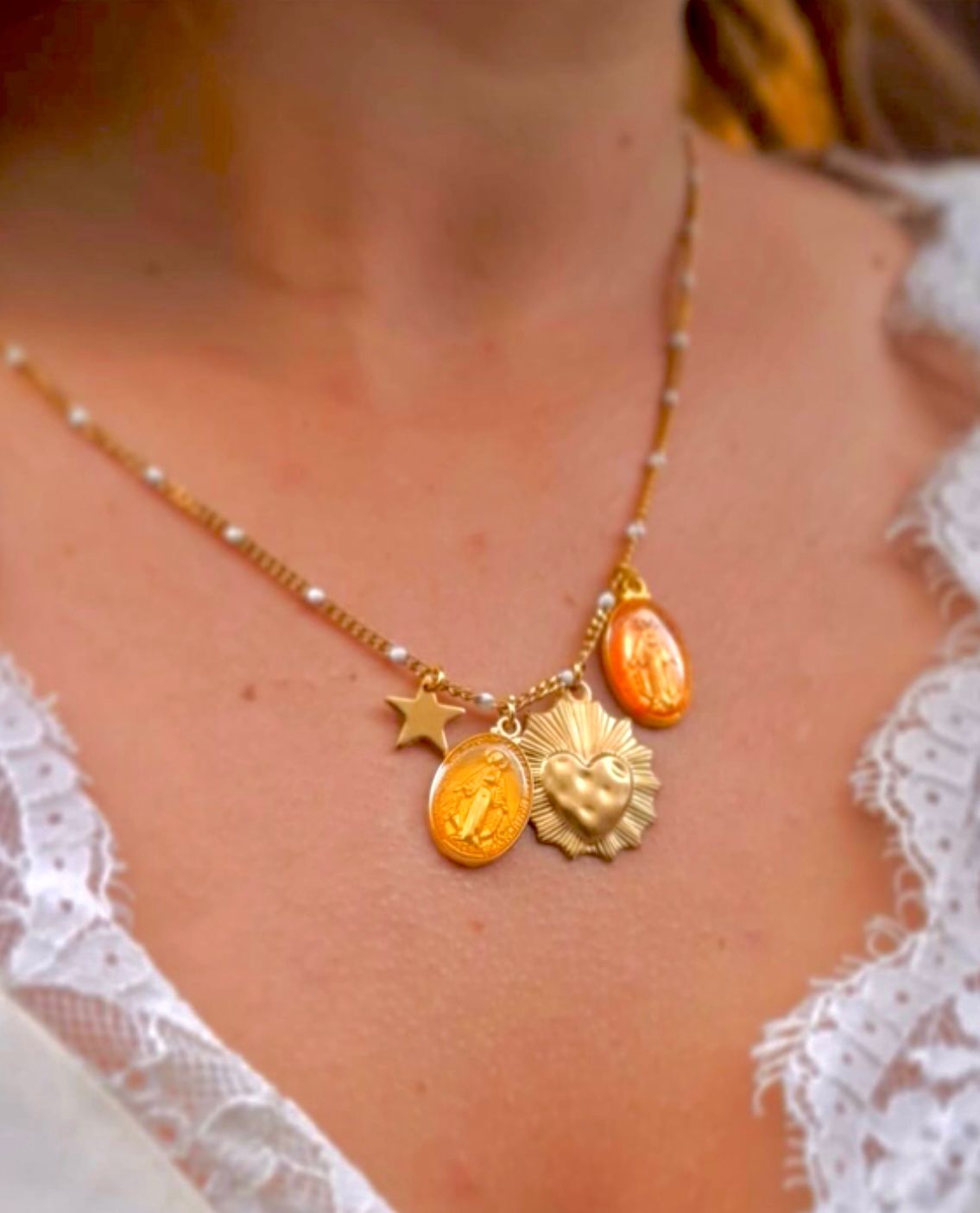 Associer bijoux bohèmes à un style minimaliste sans perdre son identité Arastuce