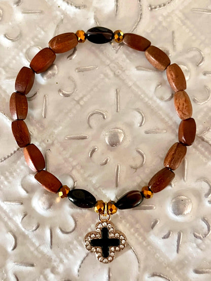 Christy Noir – Bracelet perles anciennes & croix strassée Arastuce