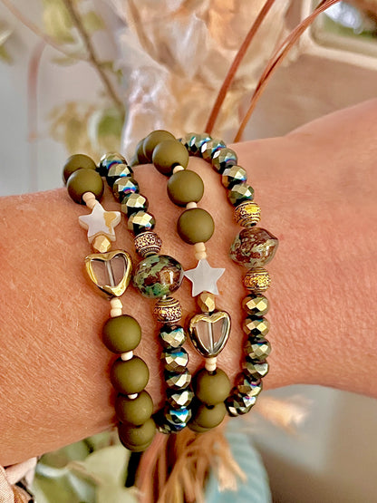 Neeris – Bracelet perles facettes irisées vert grisé Arastuce