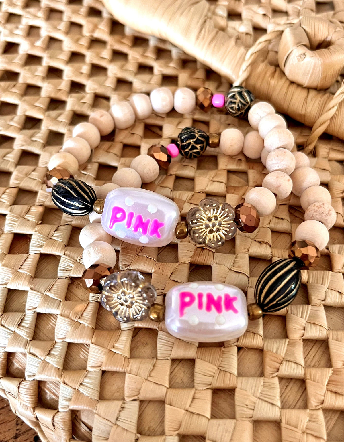 PINK – Bracelet résine rose & perles bois naturel Arastuce