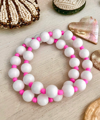 ZIGGY Blanc Rose – Bracelet perle blanche & rocaille rose bonbon Arastuce