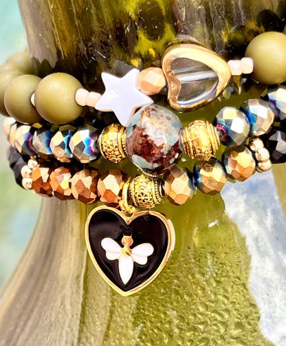 Bee – Bracelet abeille en perles facettes & cœur émaillé Arastuce