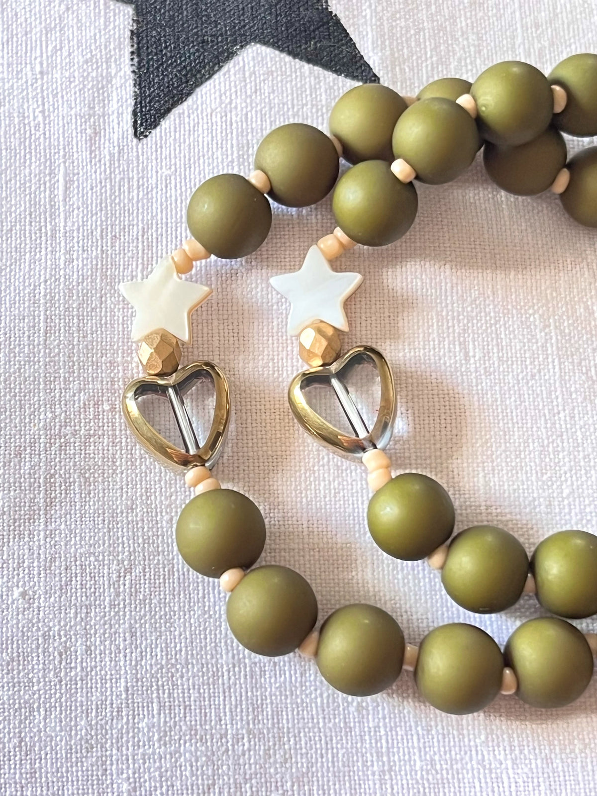Gaspard – Bracelet vert Kaki Coeur et Etoile Arastuce