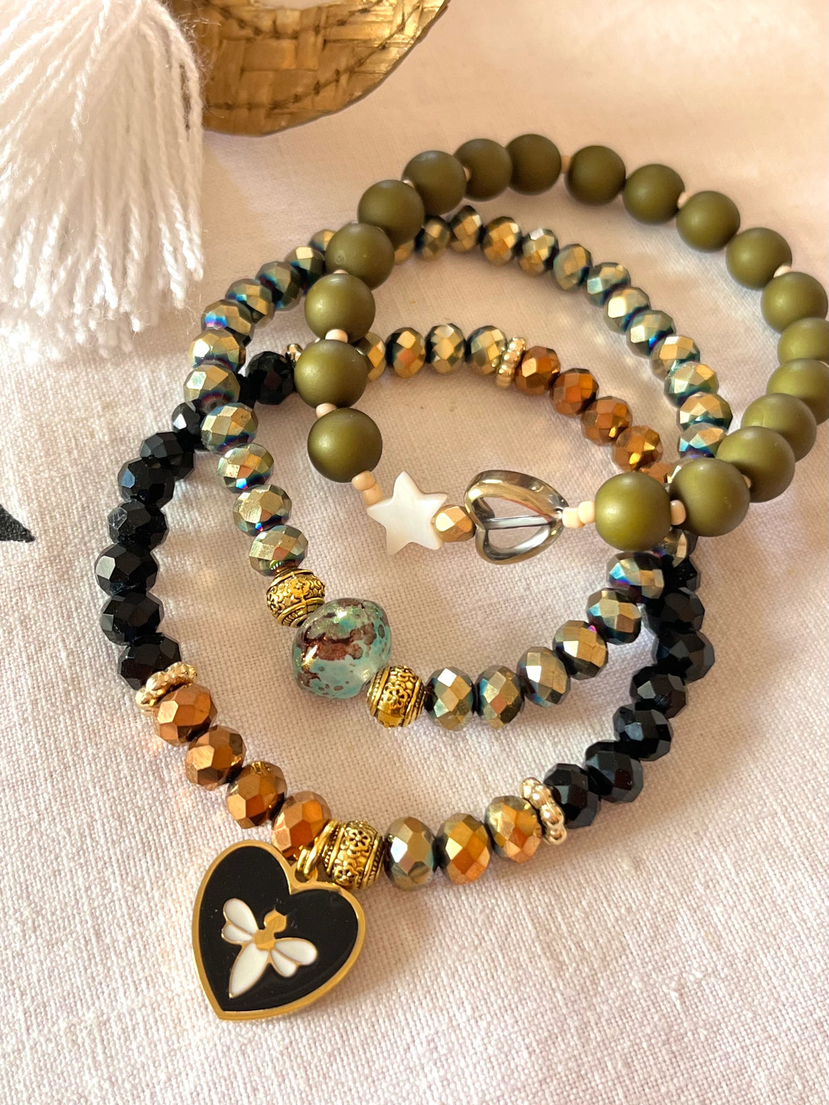 Neeris – Bracelet perles facettes irisées vert grisé Arastuce