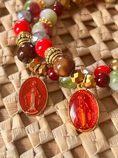 Madone rouge – Bracelet multi perles & médaille vierge rouge Arastuce