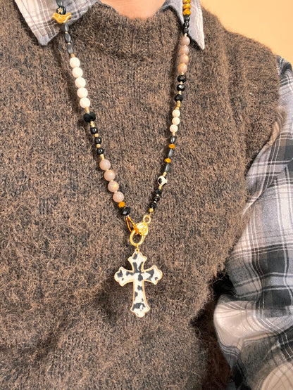Mystic Noir et Ivoire – Collier mi long Arastuce