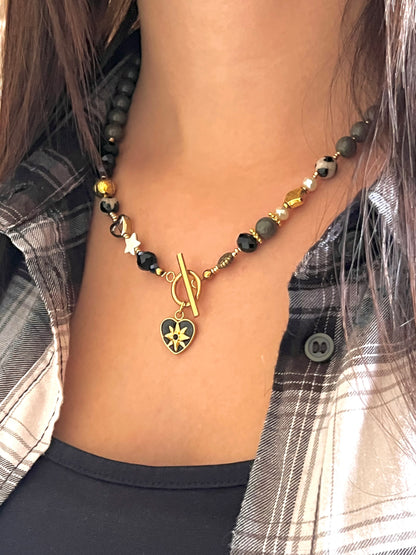 So chic - ras-de-cou gris au fermoir tendance Ma boutique