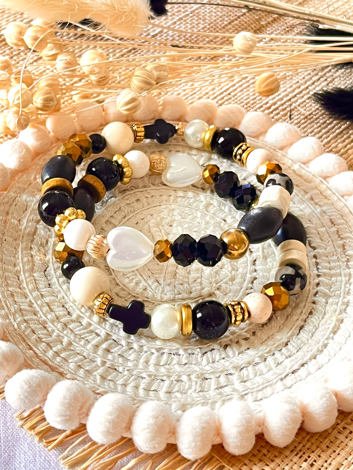 Socco – Bracelet noir et naturel, douceur et caractère Arastuce
