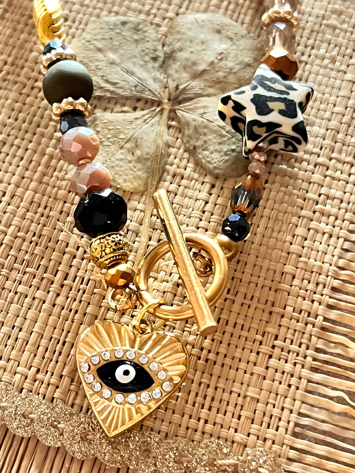WILD - ras-de-cou perles- pendentif coeur et oeil protecteur Ma boutique